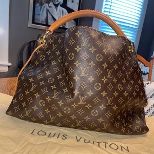 Authentic Louis Vuitton Artsy GM Tote **retired bag**